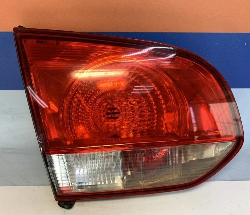 Фонарь внутренний Volkswagen Golf 6 2009-2013 5K0945093G, задний левый