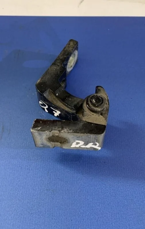 Петля двери Audi Q7 2005 - 2015 4L0831402A, передняя