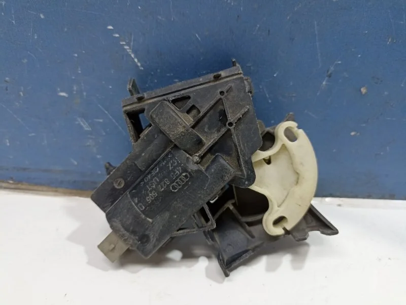 Актуатор замка багажника Volkswagen Passat B7 2011 - 2015 4F5827505D