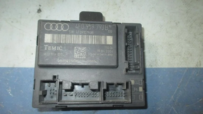 Блок управления дверью Audi A6 2004 - 2011 4F0959793B, передний