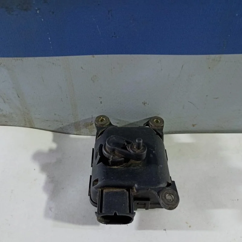 Моторчик заслонки печки Audi A6 Allroad 2000 - 2005 4B1820511K