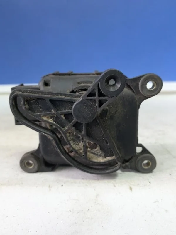 Моторчик заслонки печки Audi A6 Allroad 2000 - 2005 4B1820511C