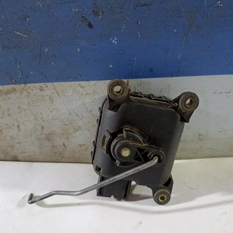 Моторчик заслонки печки Audi A6 Allroad 2000 - 2005 4B1820511