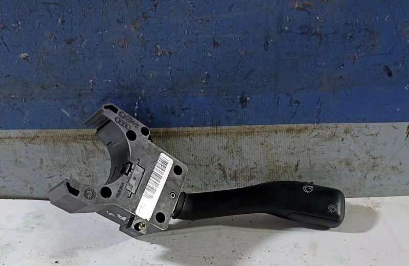 Переключатель подрулевой Skoda Octavia A4 1997-2011 4B0953503G 1U