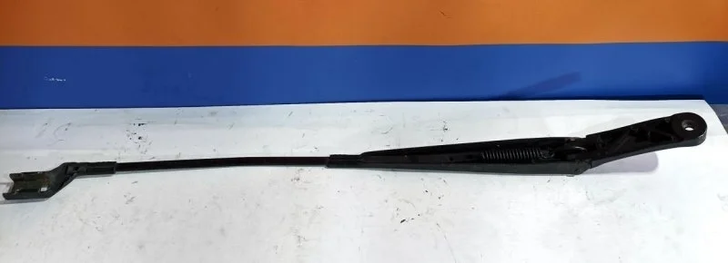 Поводок дворника Volkswagen Passat B6 2005 - 2010 3C1955410B