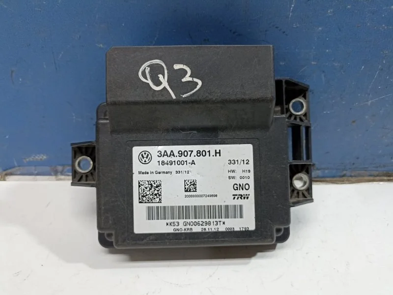 Блок управления стояночным тормозом Audi Q3 3AA907801H 8UB