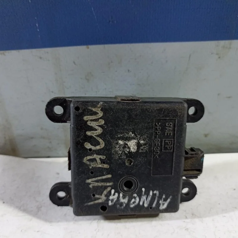 Моторчик заслонки печки Nissan Almera Classic 2006-2010 2773195F0A B10