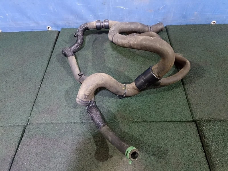 Патрубок радиатора Renault Sandero 2 с 2014- 215018684R