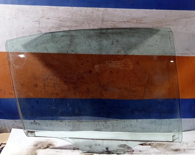 Стекло Skoda Octavia A5 2004-2013 1Z5845206C 1Z, заднее правое