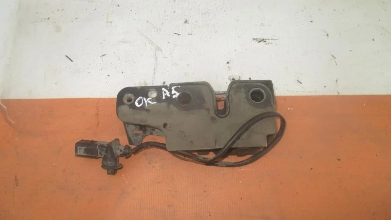 Замок капота Skoda Octavia A5 2004-2013 1Z0823509E 1Z