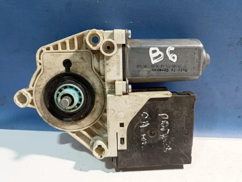 Моторчик двери Volkswagen Passat B6 2005 - 2010 1K0959701P, передний