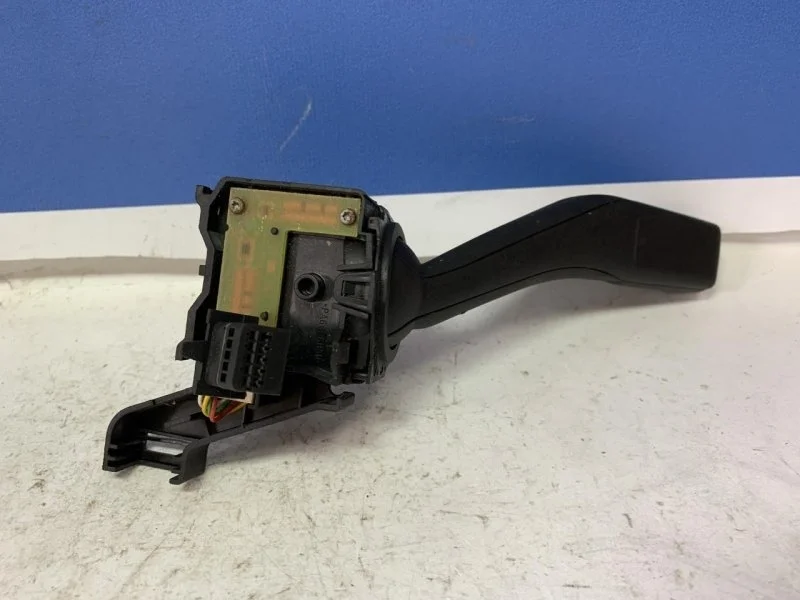 Переключатель подрулевой Volkswagen Golf Plus 2005 - 2014 1K0953513