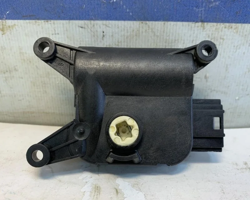 Моторчик заслонки печки Volkswagen Jetta 6 2014 1K0907511J 5C6 1.4 CAXA