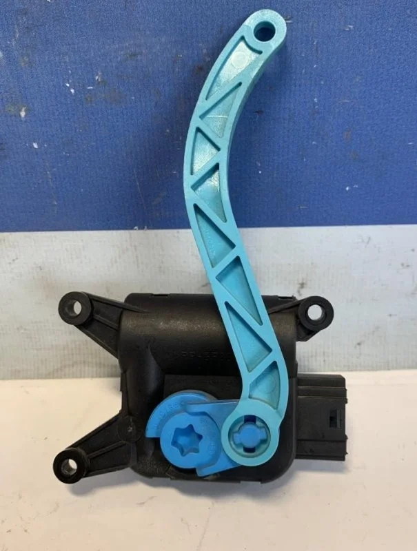 Моторчик заслонки печки Skoda Octavia A5 2004-2013 1K0907511E 1Z