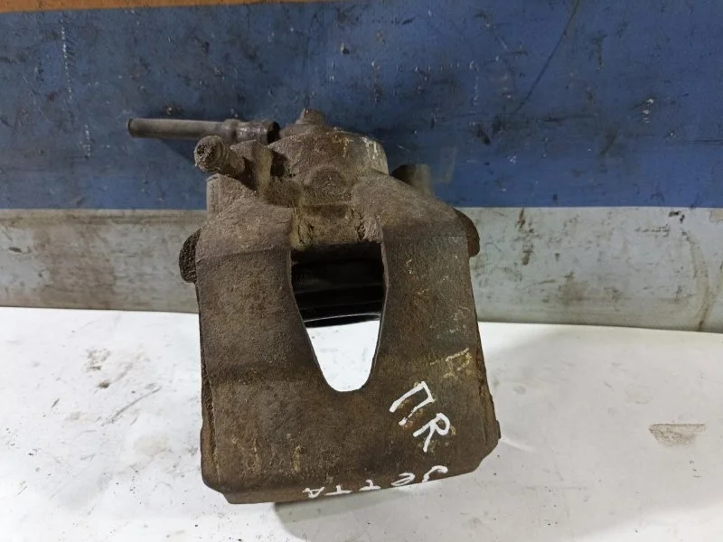 Суппорт тормозной Volkswagen Jetta 5 2008 1K0615124D 1K2 1.6 BSE, передний правый