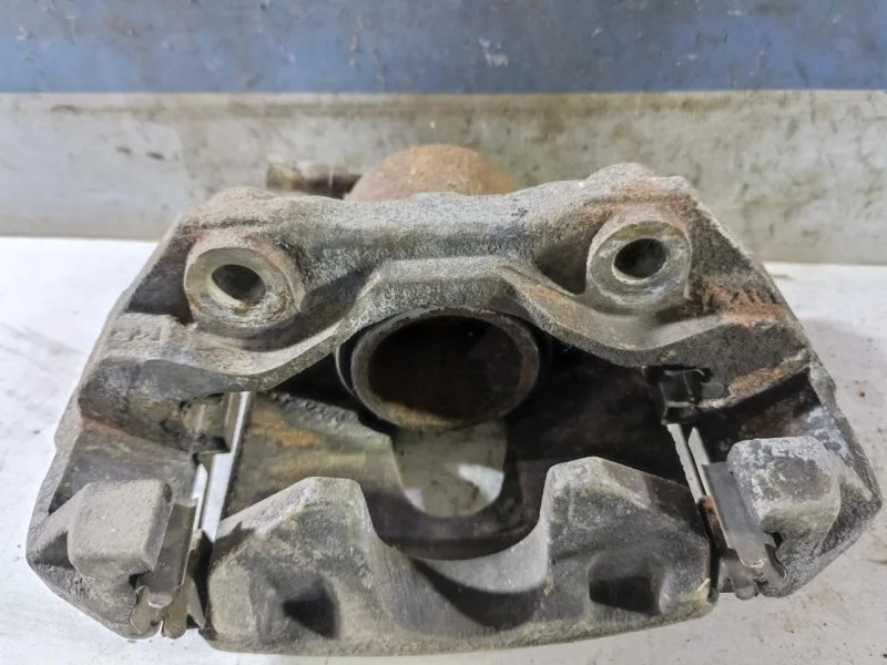 Суппорт тормозной Skoda Rapid 1K0615123EX, передний левый