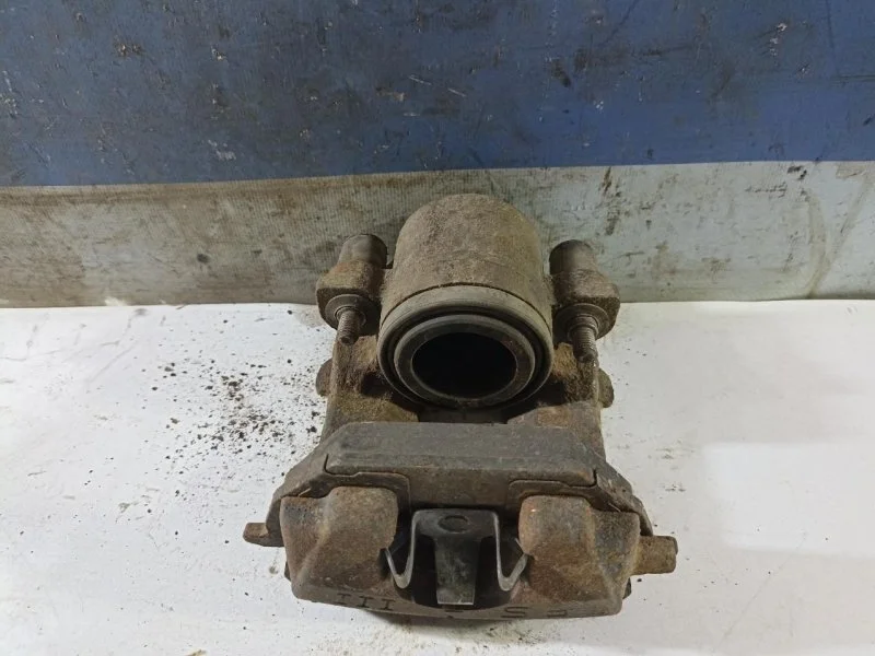 Суппорт тормозной Volkswagen Golf Plus 2005 - 2014 1K0615123D, передний левый