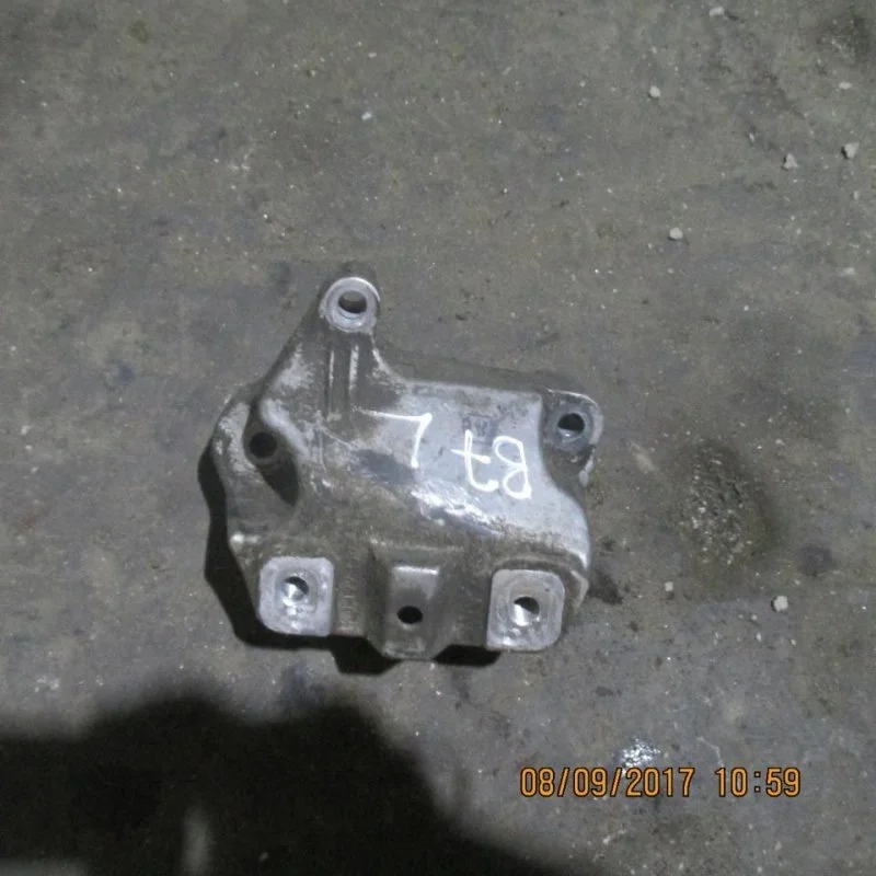 Кронштейн КПП Volkswagen Passat B7 2011 - 2015 1K0199117AH, левый