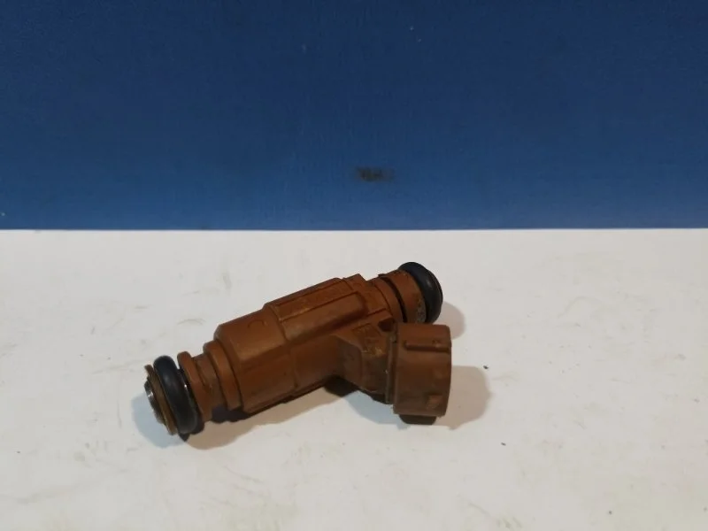 Форсунка топливная Volkswagen Touareg 1 2002 - 2010 07C906031C 7L