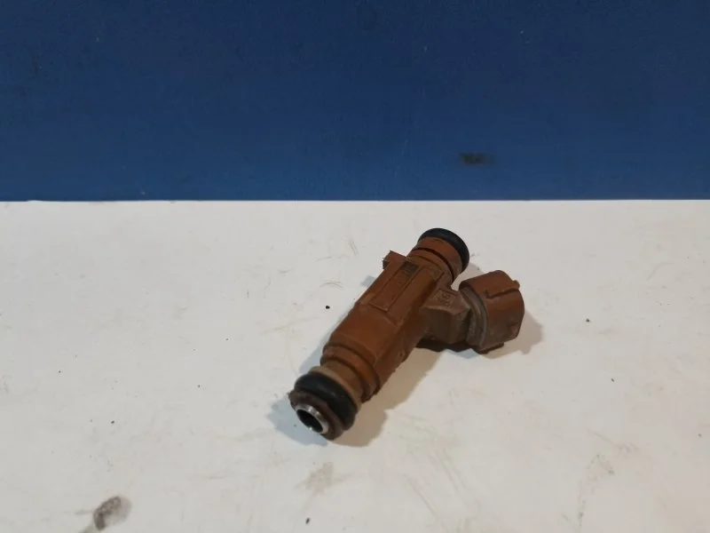 Форсунка топливная Volkswagen Touareg 1 2002 - 2010 07C906031C 7L