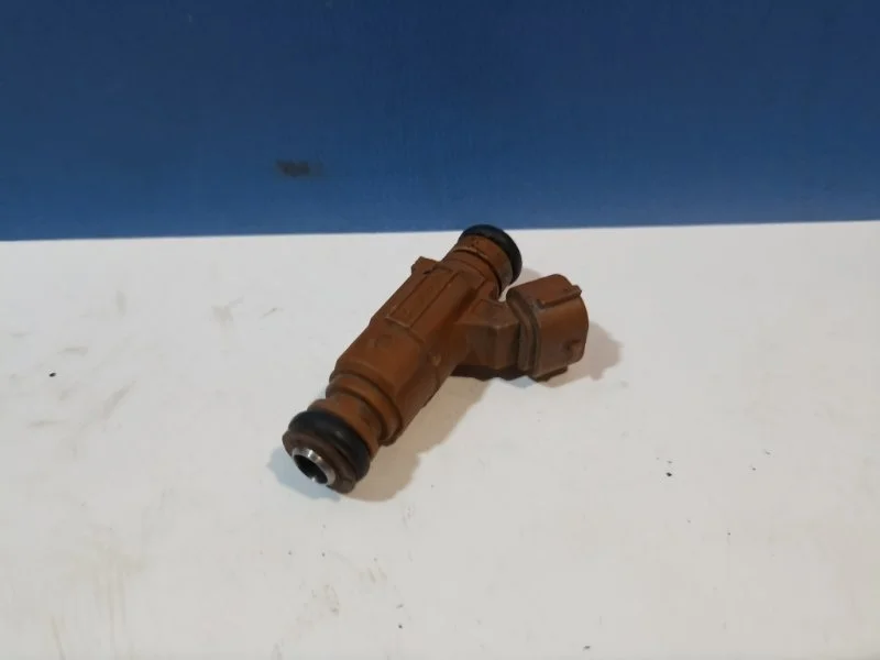Форсунка топливная Volkswagen Touareg 1 2002 - 2010 07C906031C 7L