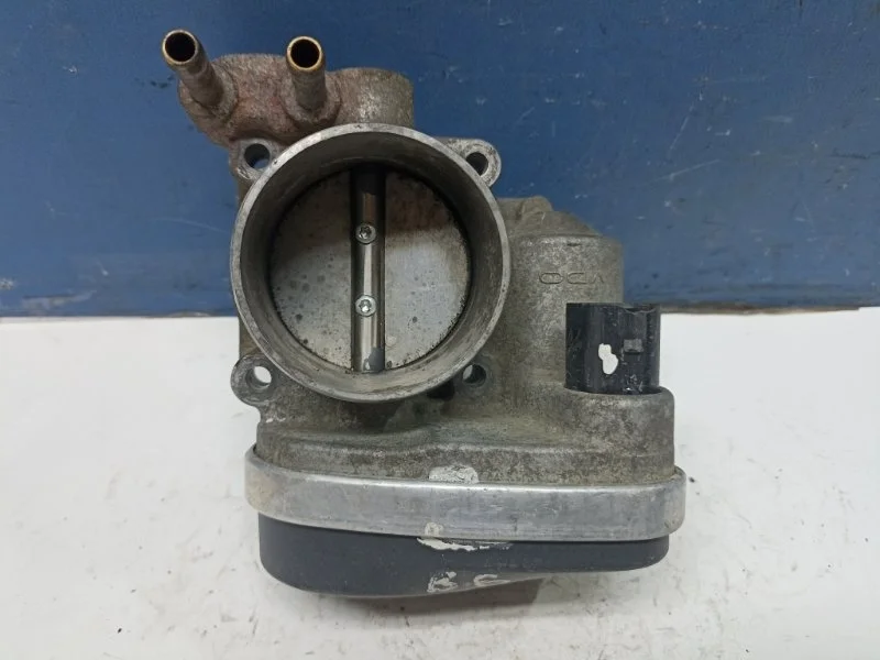 Заслонка дроссельная Volkswagen Passat B6 2005 - 2010 06F133062 2.0 BLR