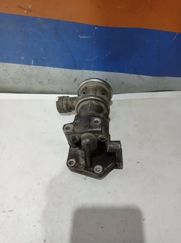Клапан Volkswagen Golf 6 2009-2013 06A131351F