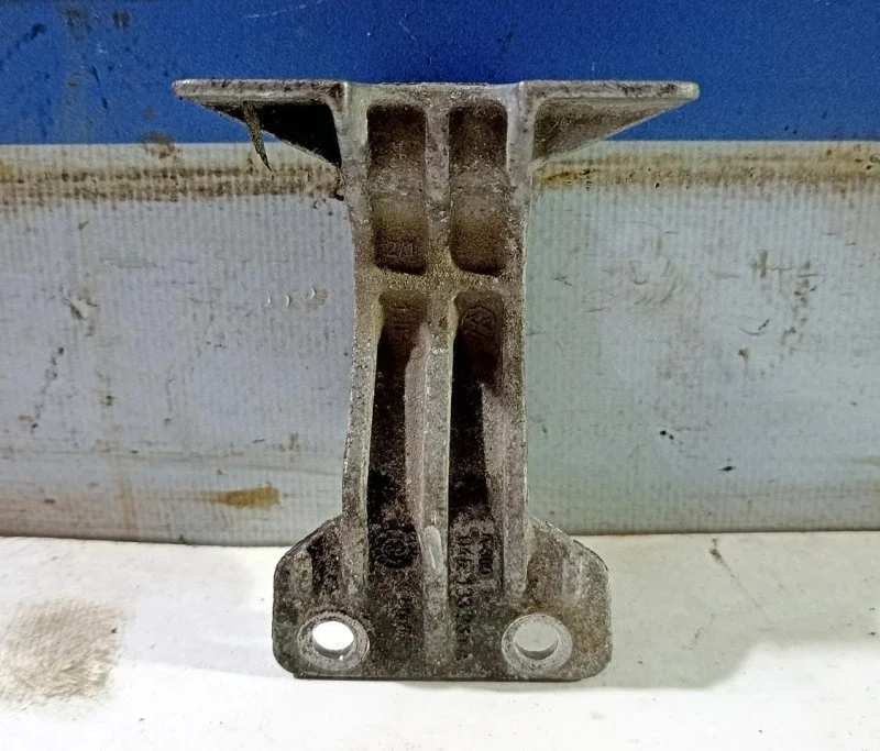 Крепление дроссельной заслонки Skoda Rapid 04E133231A