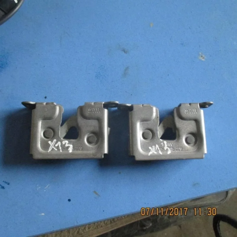Замок капота боковой Bmw X1 (E84) 51237008755