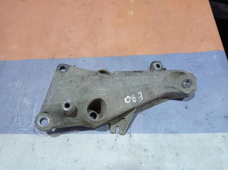Кронштейн ДВС Bmw 3 2005-2012 22116760307 E90/E91, левый