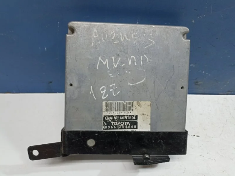 Блок управления двигателем Toyota Avensis 2 2003-2008 8966105860 T250 1.8 1ZZ-FE