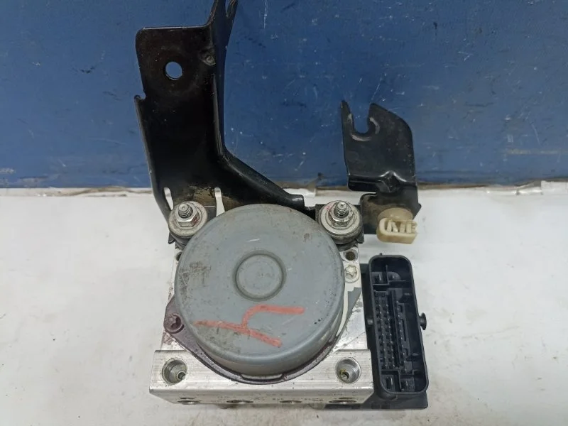 Блок ABS Renault Duster 1 2010-2021 8200806980