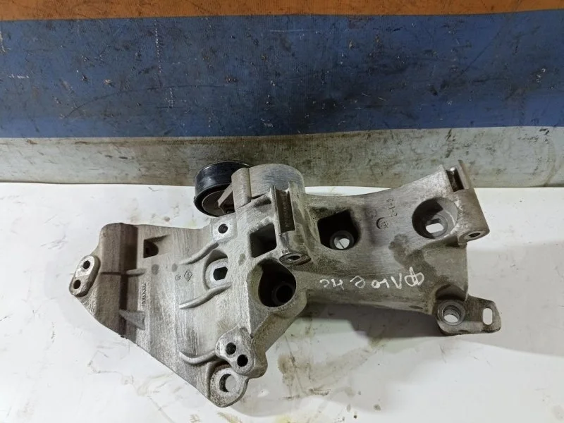 Кронштейн генератора Renault Fluence 2012 8200669494