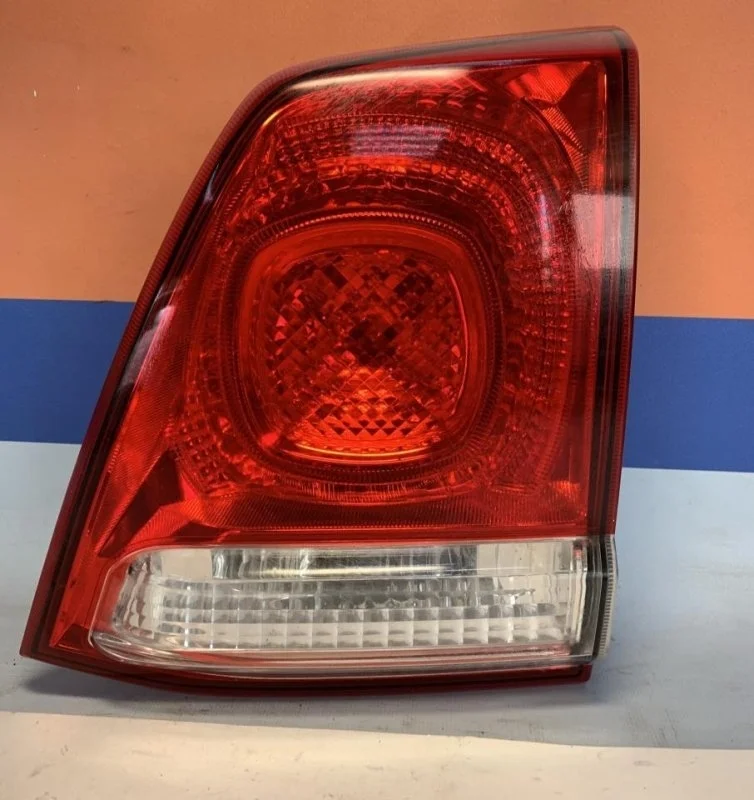 Фонарь внутренний Toyota Land Cruiser 200 8158160180 GRJ200, правый