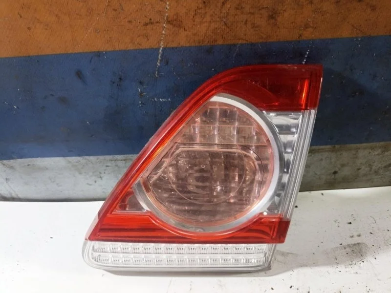 Фонарь внутренний Toyota Corolla 2006 - 2013 8158112180 E150, правый