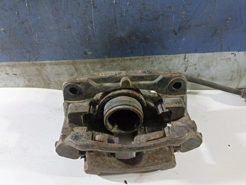 Суппорт тормозной Renault Megane 2 2002-2009 7701208589, передний правый