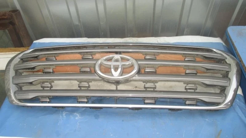 Решетка радиатора Toyota Land Cruiser 200 2010 5310160480