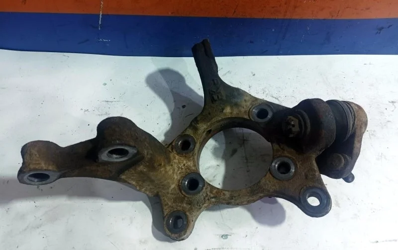 Кулак поворотный Toyota Auris 2006-2012 4321102170 E150 1.6 1ZR, передний правый