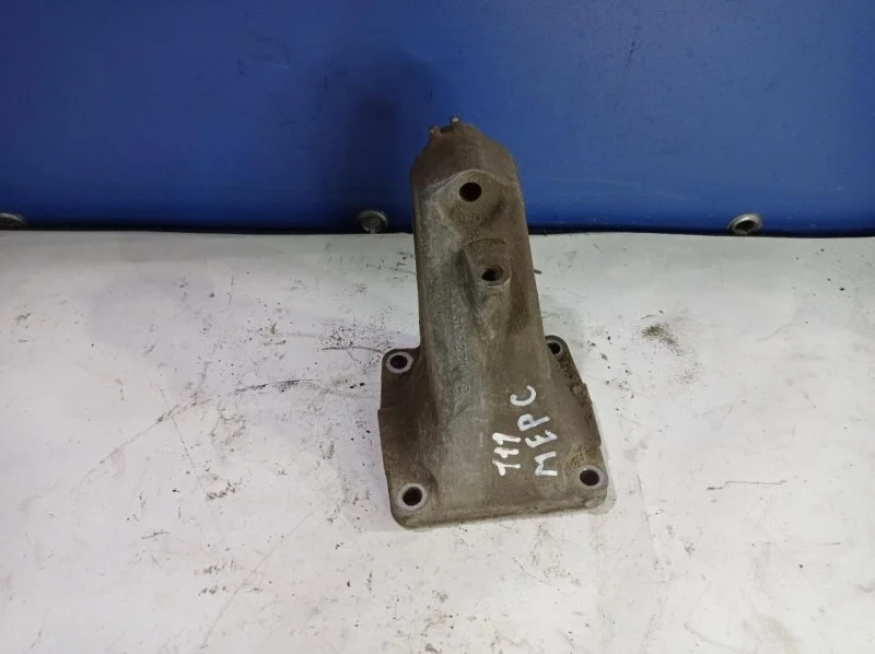 Кронштейн ДВС Mercedes-Benz C-Class (W202) 1112230904, левый