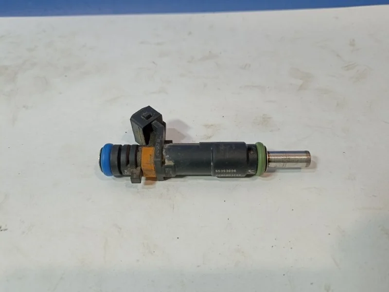 Форсунка топливная Opel Zafira B 2005 - 2012 55353806