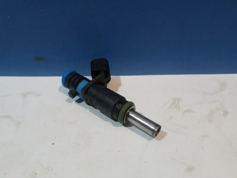 Форсунка топливная Chevrolet Aveo 2 2011-2015 55562599 T300 1.6 F16D4