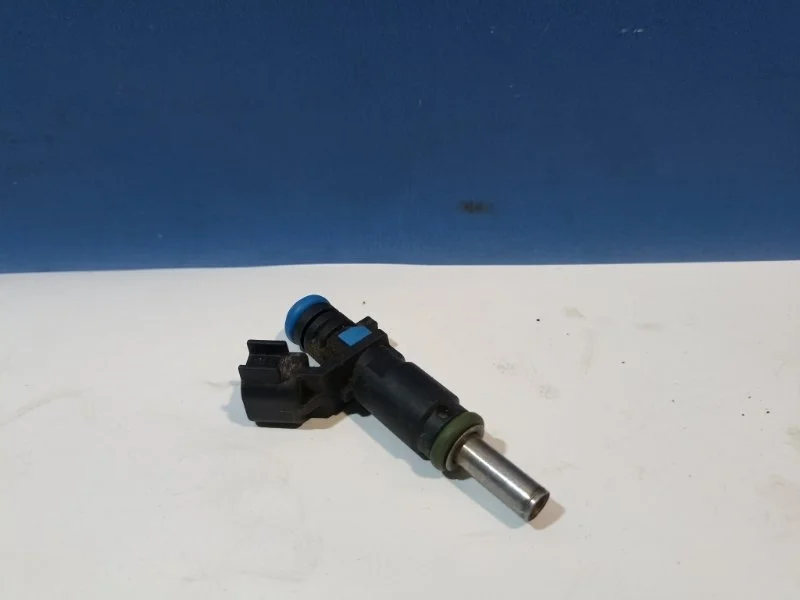 Форсунка топливная Chevrolet Aveo 2 2011-2015 55562599 T300 1.6 F16D4