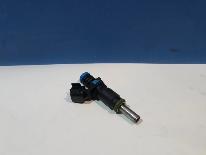 Форсунка топливная Chevrolet Aveo 2 2011-2015 55562599 T300 1.6 F16D4