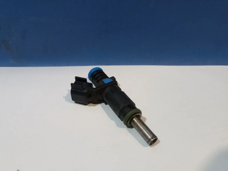 Форсунка топливная Chevrolet Aveo 2 2011-2015 55562599 T300 1.6 F16D4
