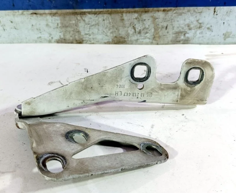 Петля капота Opel Astra H 2004-2014 13213447, передняя левая