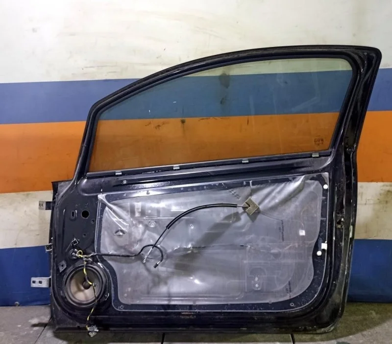Петля Opel Corsa D 13180568 D, передняя правая