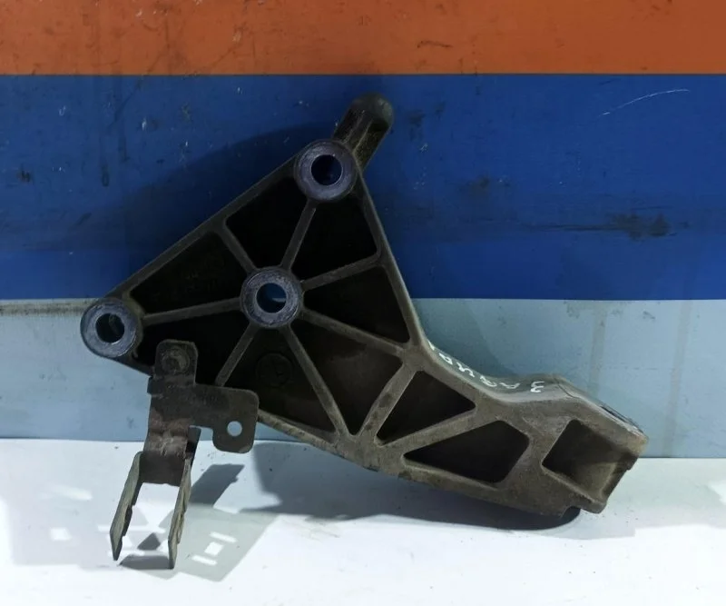 Кронштейн опоры ДВС Opel Zafira B 2005 - 2012 13174501, задний
