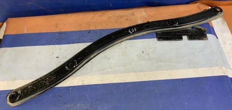 Кронштейн подрамника Ford Focus 3 2011-2019 1791525, передний
