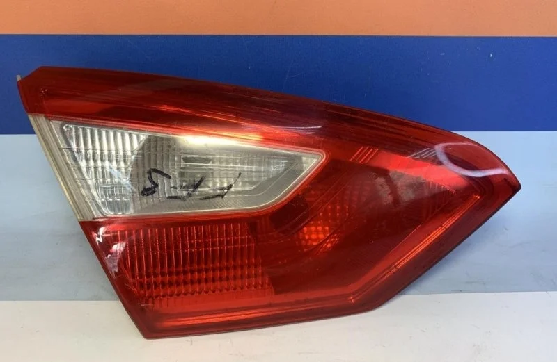 Фонарь внутренний Ford Focus 3 2011-2019 1769302, левый