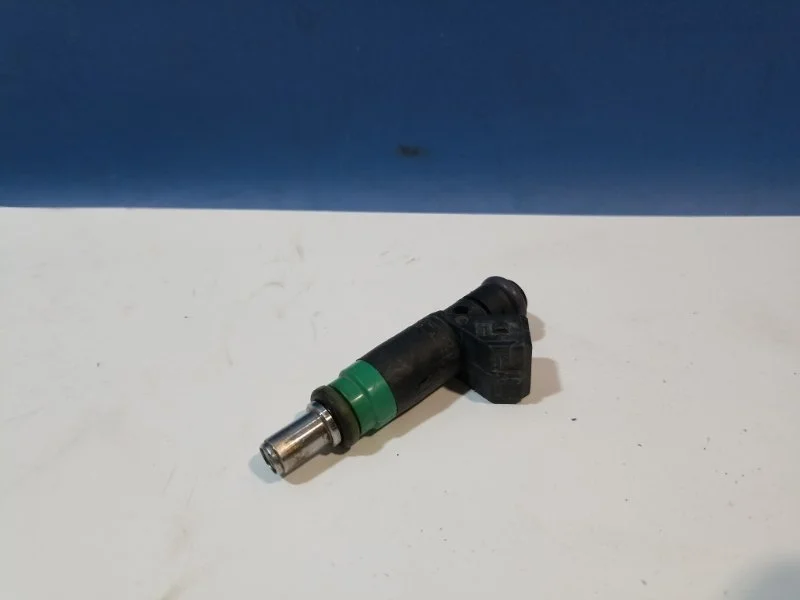 Форсунка топливная Ford Fiesta 2001 - 2008 1429840